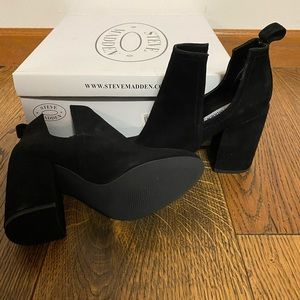 NEW Steve Madden black suede booties